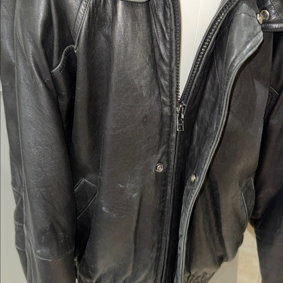 Men's Sleek Black Leather Bomber Jacket - Picture 3 of 15